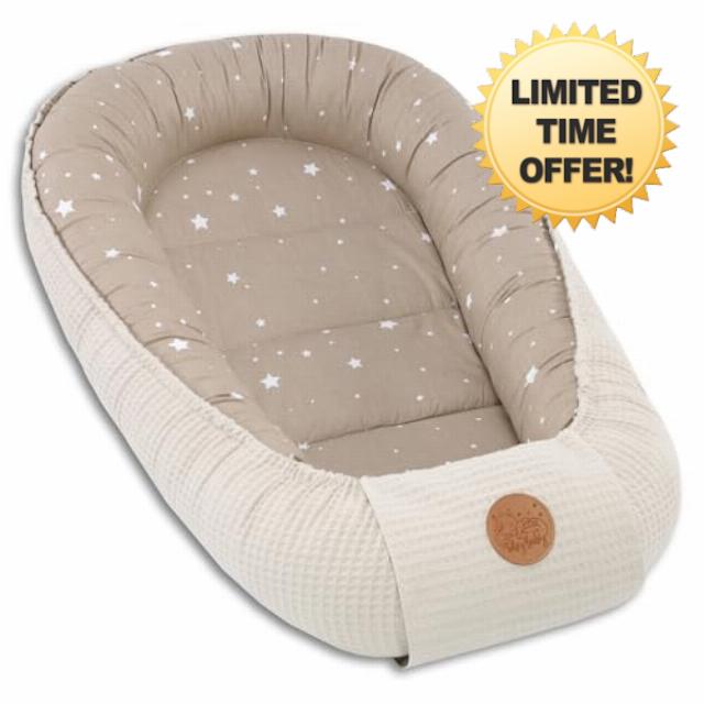 Baby Nest Pod Bassinet Lounger – 90x50 cm Sleep Pod Newborn 0-36 Months Portable Co Sleeper Travel Furniture Cozy Snuggle Breathable Cotton Wafel Beige with white stars